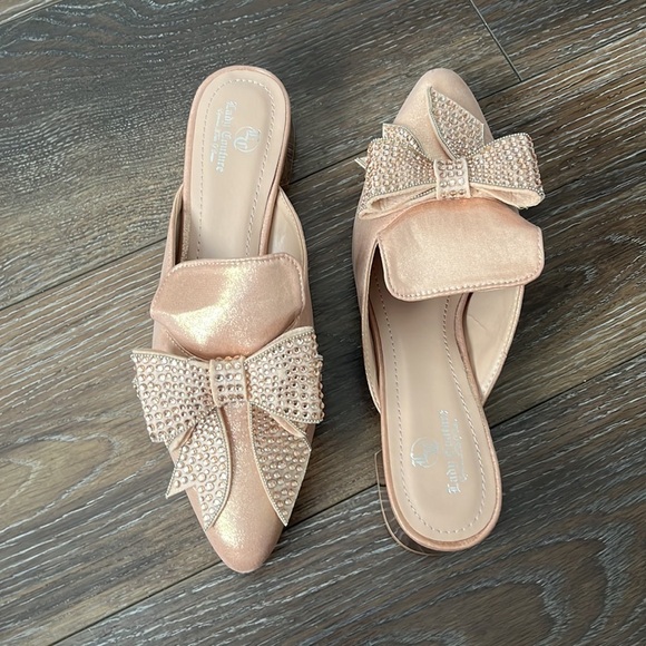 𝅺c-t Slide Slipper with a Matching Metallic Heel & Embellished Bow Size 41 - Picture 5 of 6